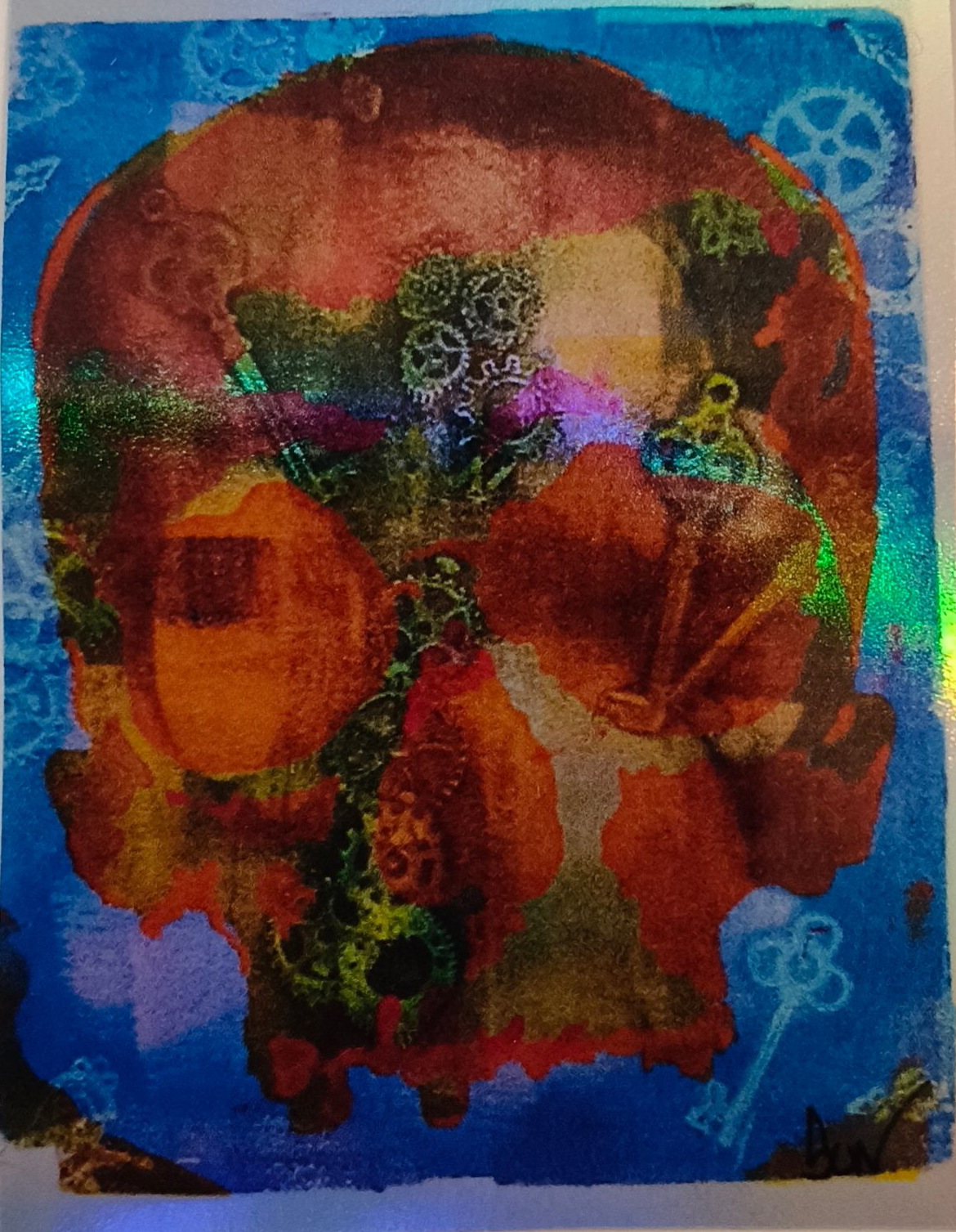 Een kleurrijke sticker van een schedel met tandwielen en sleutels, geplaatst tegen een helderblauwe achtergrond.
