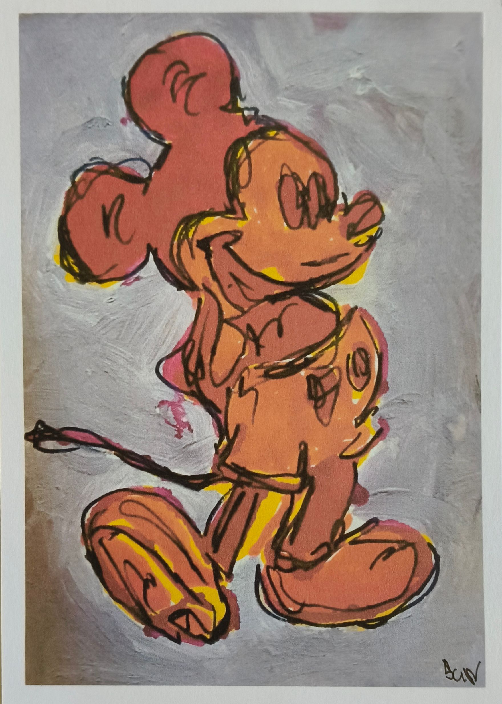 Postkaart van een expressief schilderij van Mickey Mouse in tinten oranje, geel en zwart tegen een grijze achtergrond.