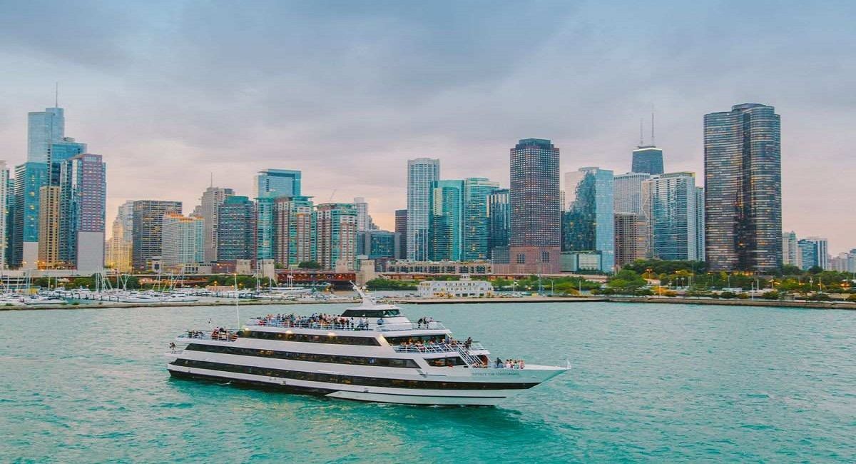 Take a Thanksgiving Day Cruise on Lake Michigan