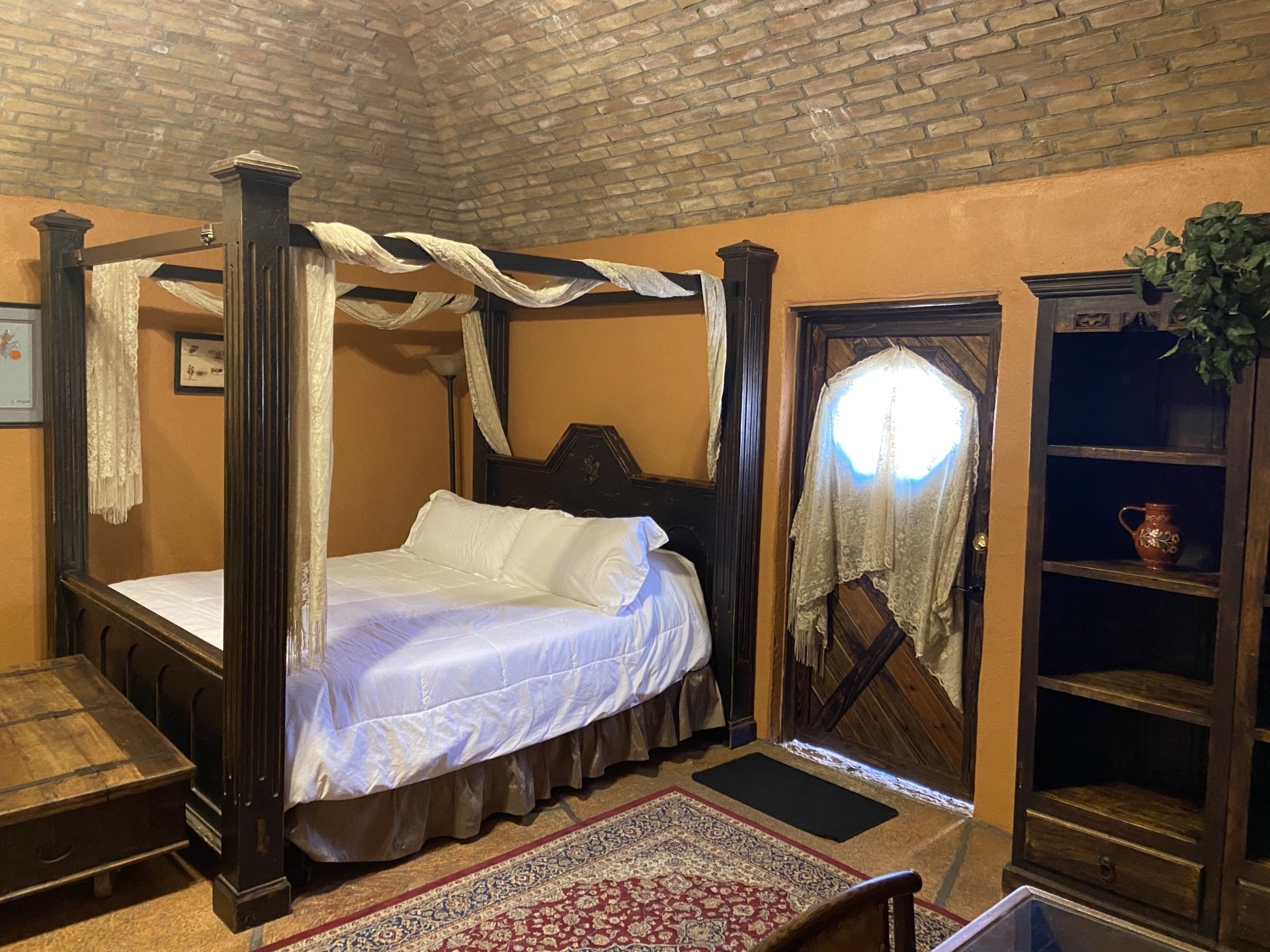 B&B Fredericksburg, TX Trois Estate