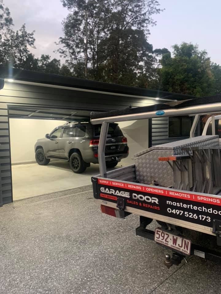 garage door experts Carrara