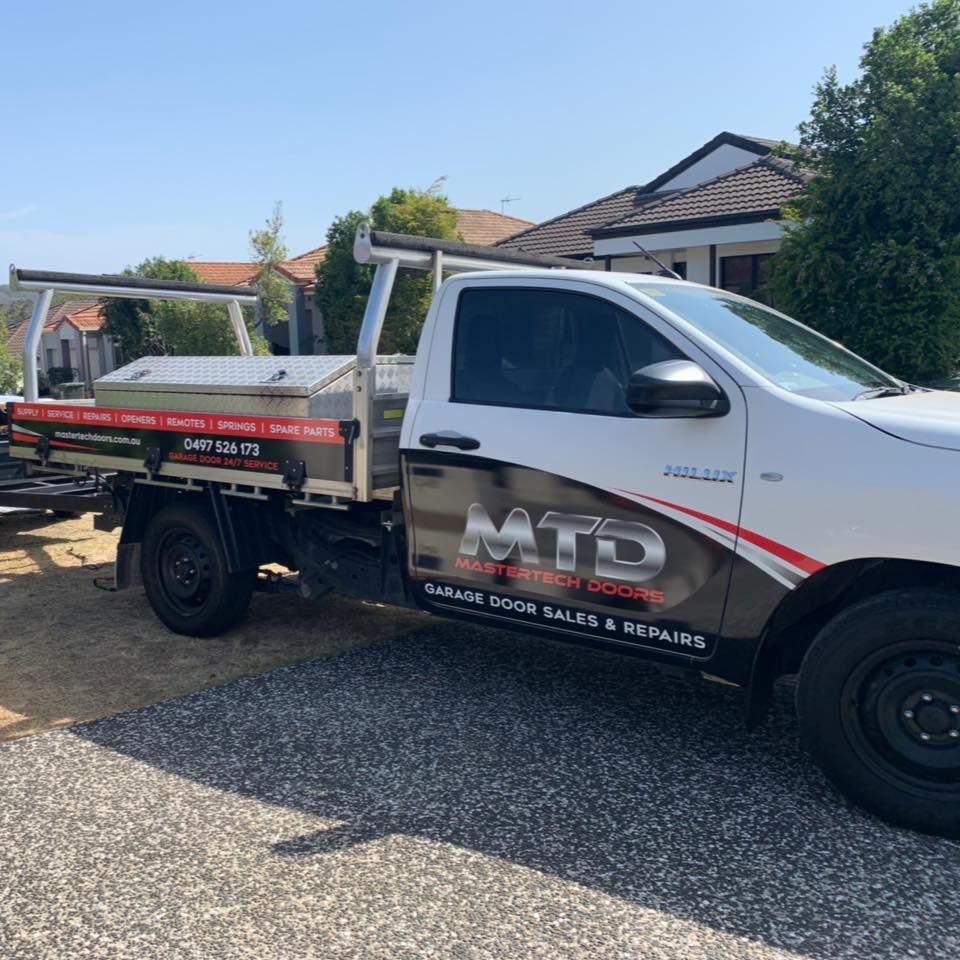 garage doors available Carrara