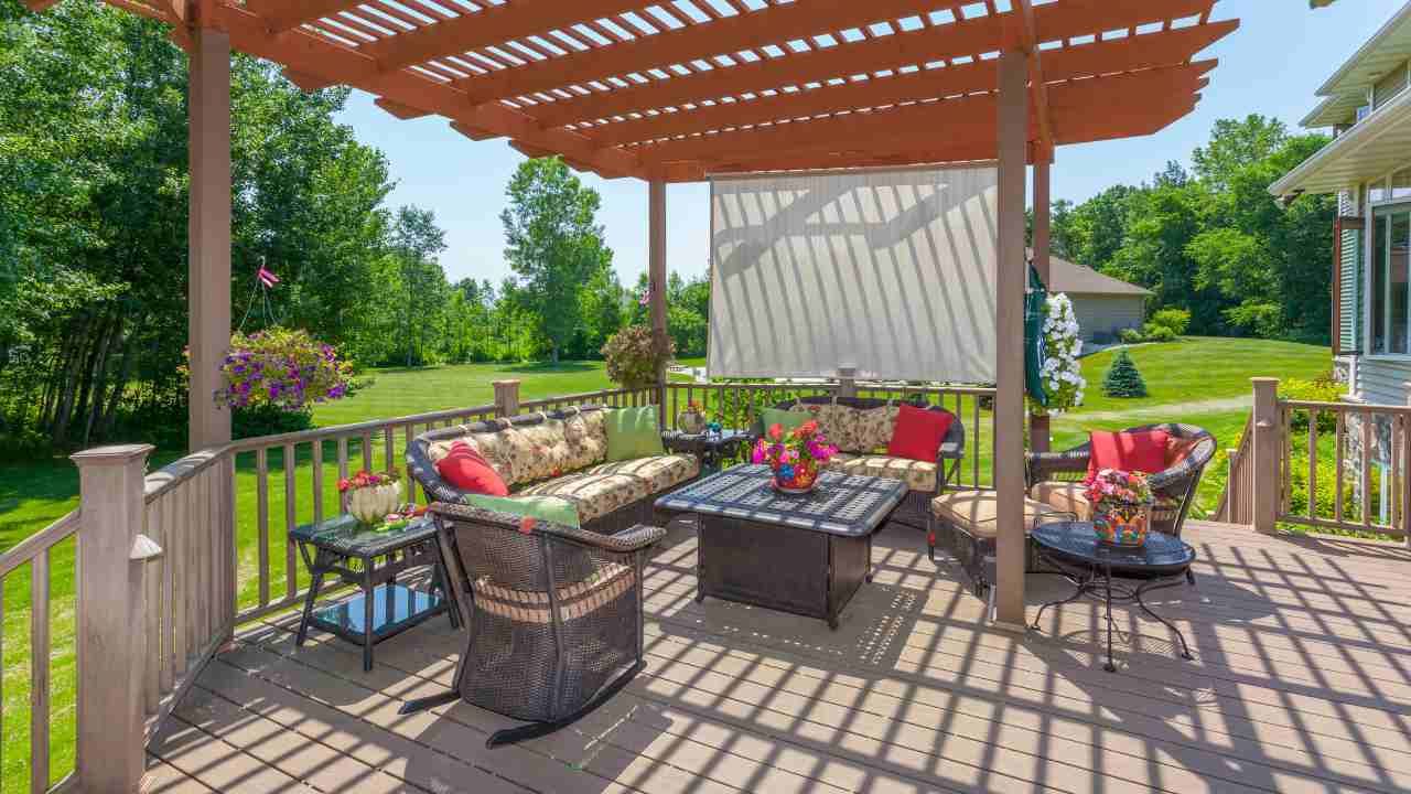 Backyard deck Eugene Oregon