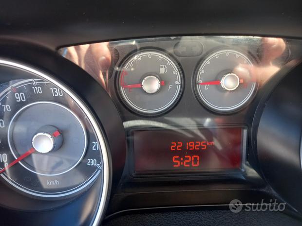 Fiat Punto grigia in vendita all'autofficina a Palermo