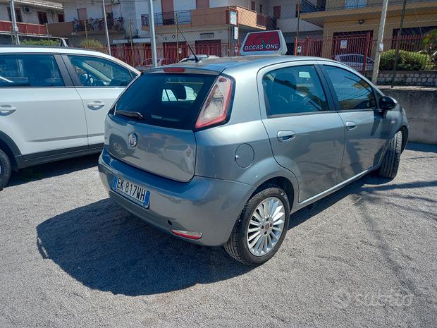Fiat Punto grigia in vendita all'autofficina a Palermo