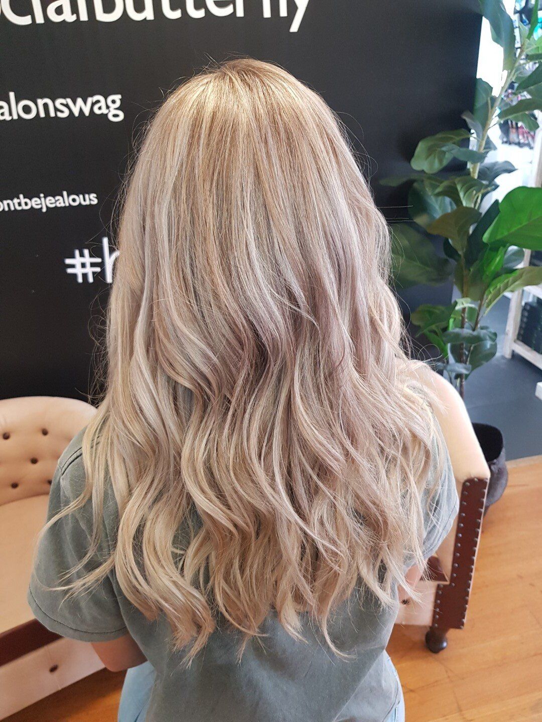Back view of long wavy blond hair
