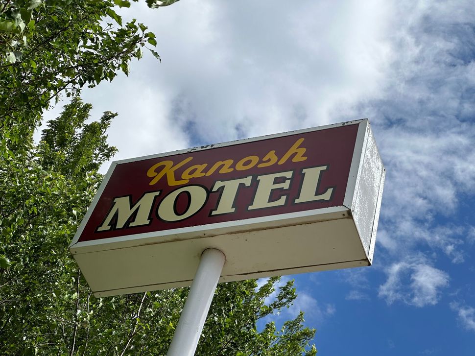 Kanosh Motel Sign