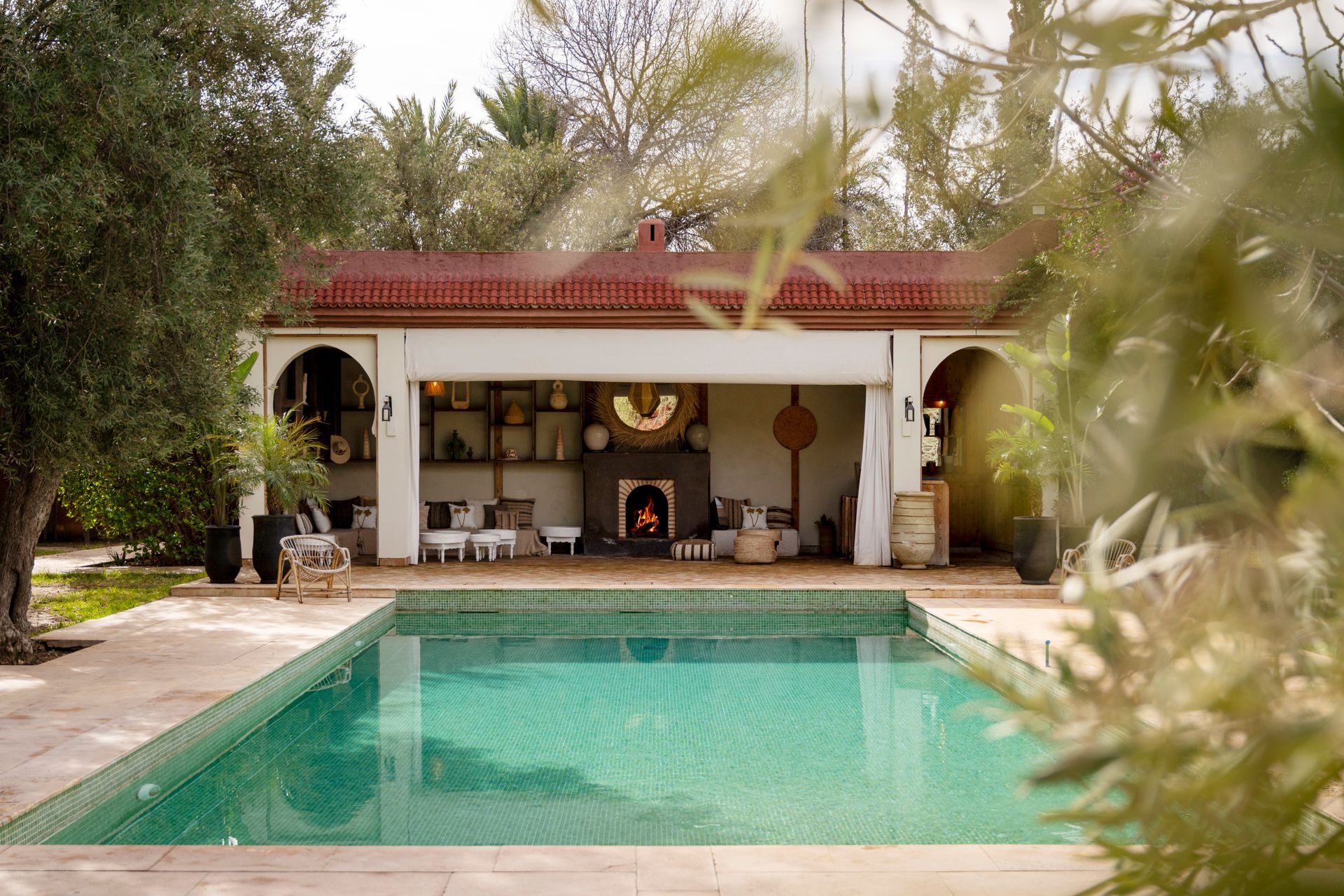 Parents and children by the pool at Bab Akoul Palmeraie