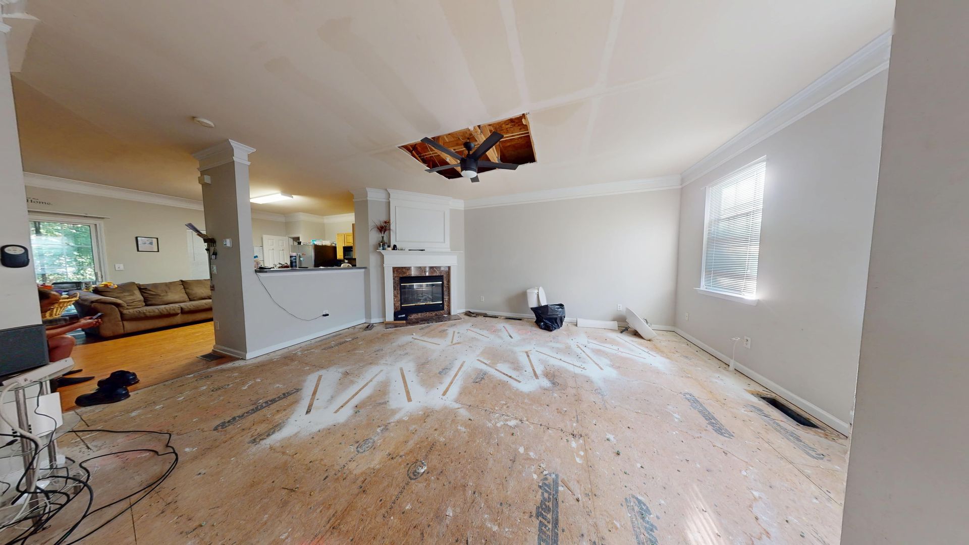Flooded living room before restoration in Mableton GA