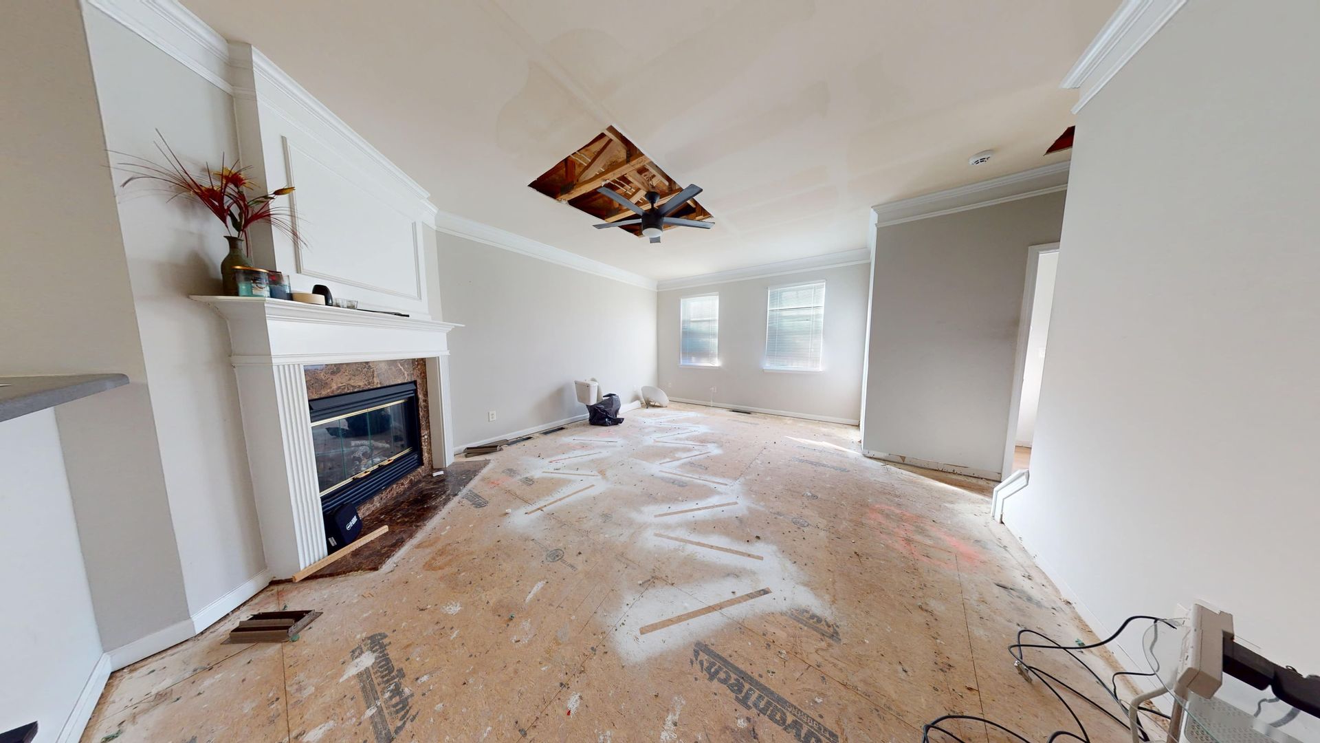 Water damaged living room before cleanup in Mableton GA