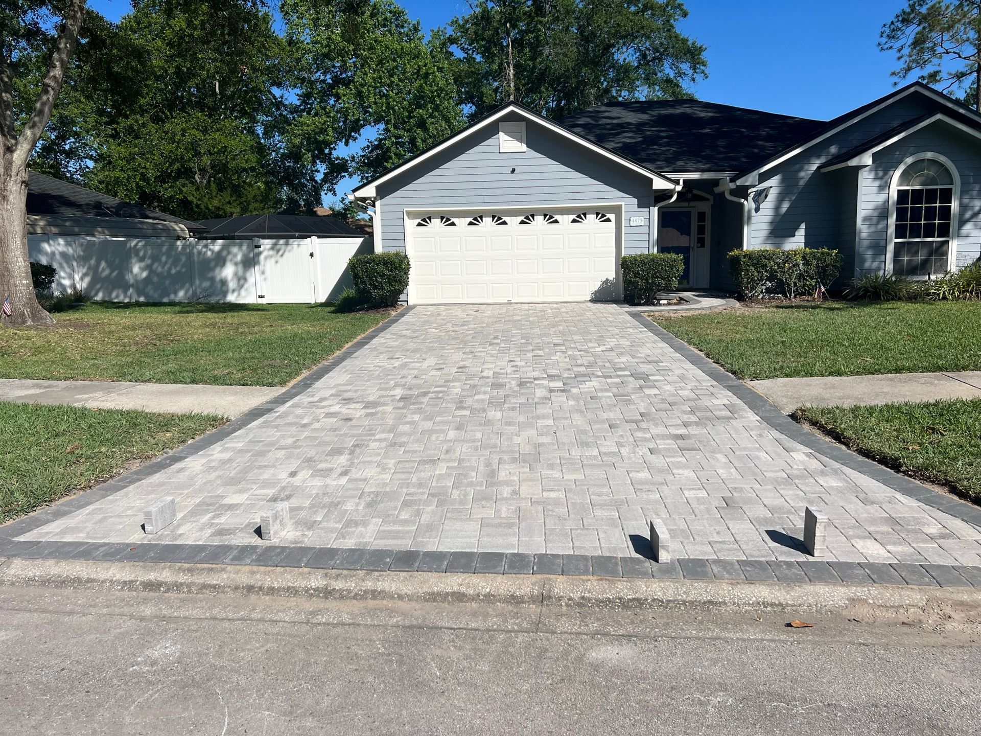 Paver Driveway with 6x9 Charcoal Border