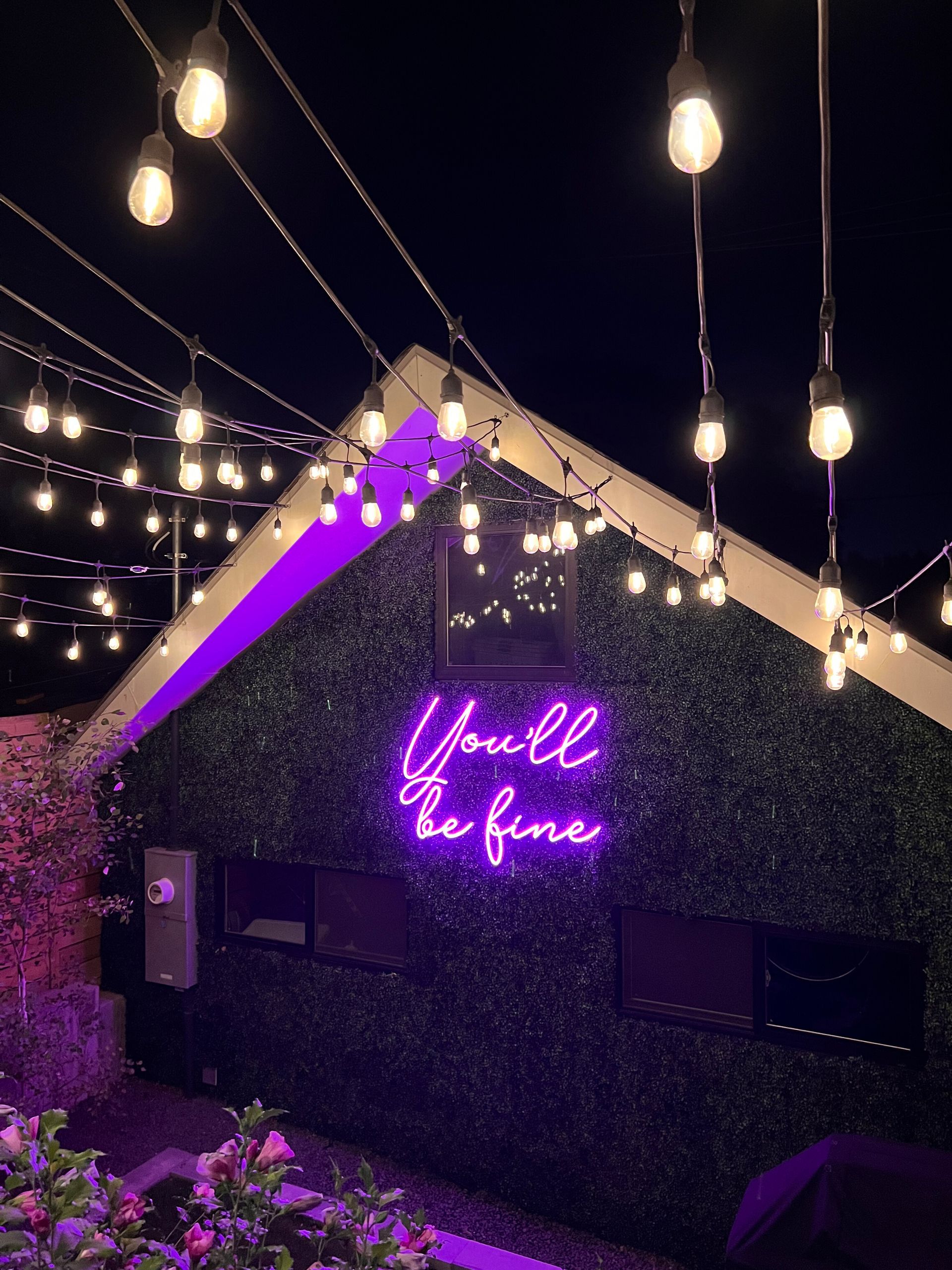 Purple neon sign 