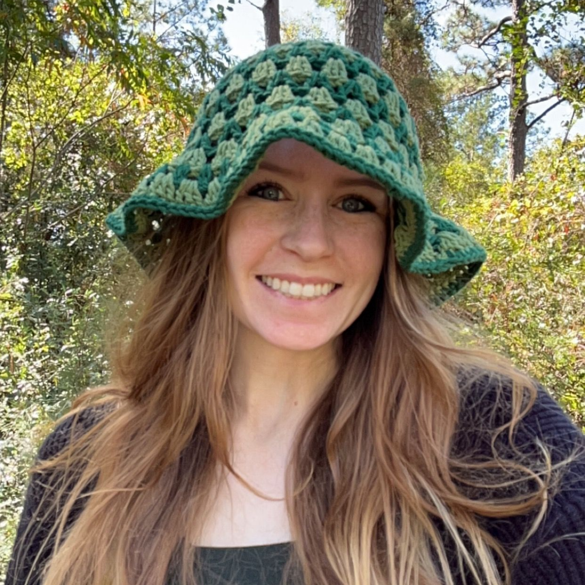 Granny V Bucket Hat - Two Tone