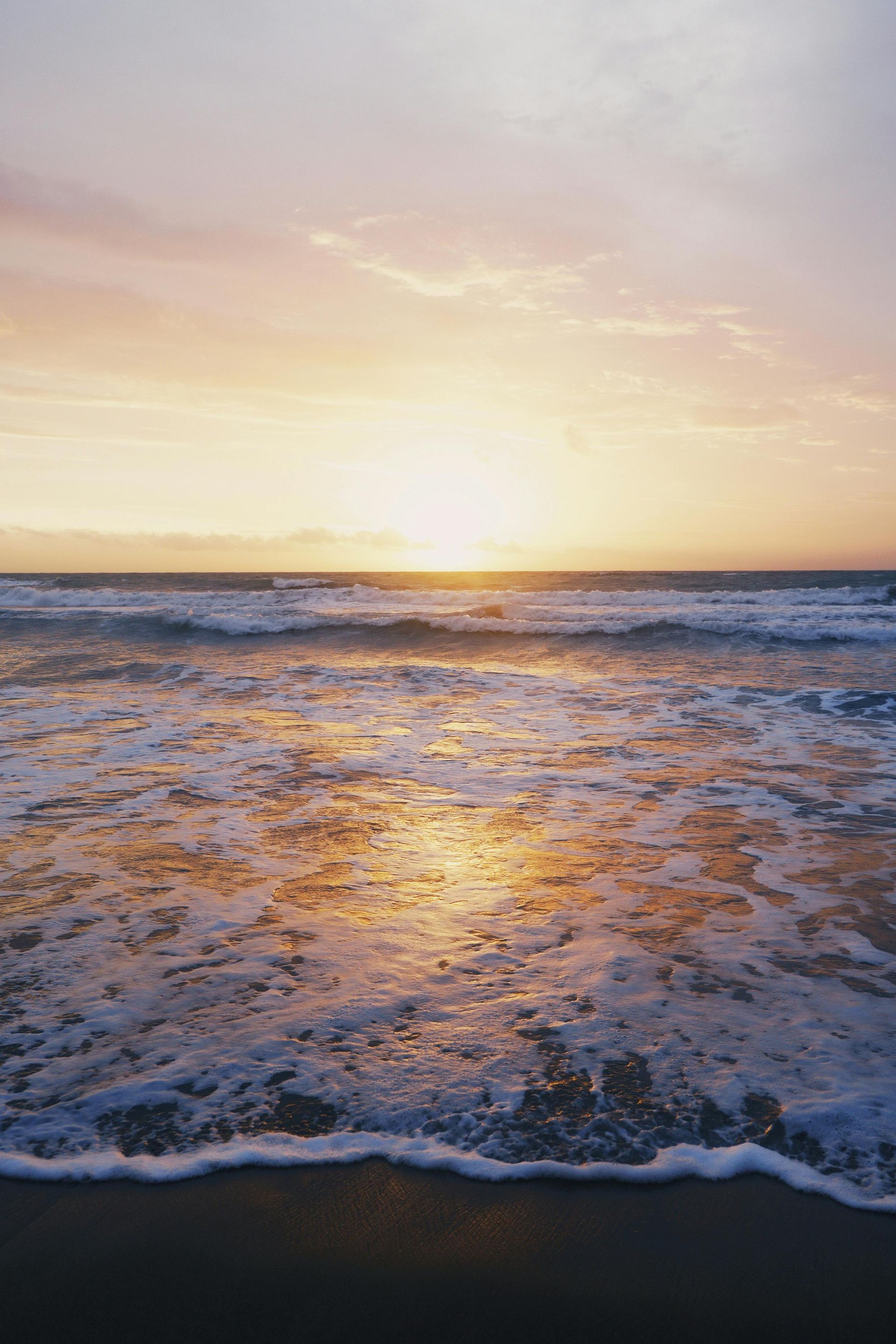 Beach & horizon.