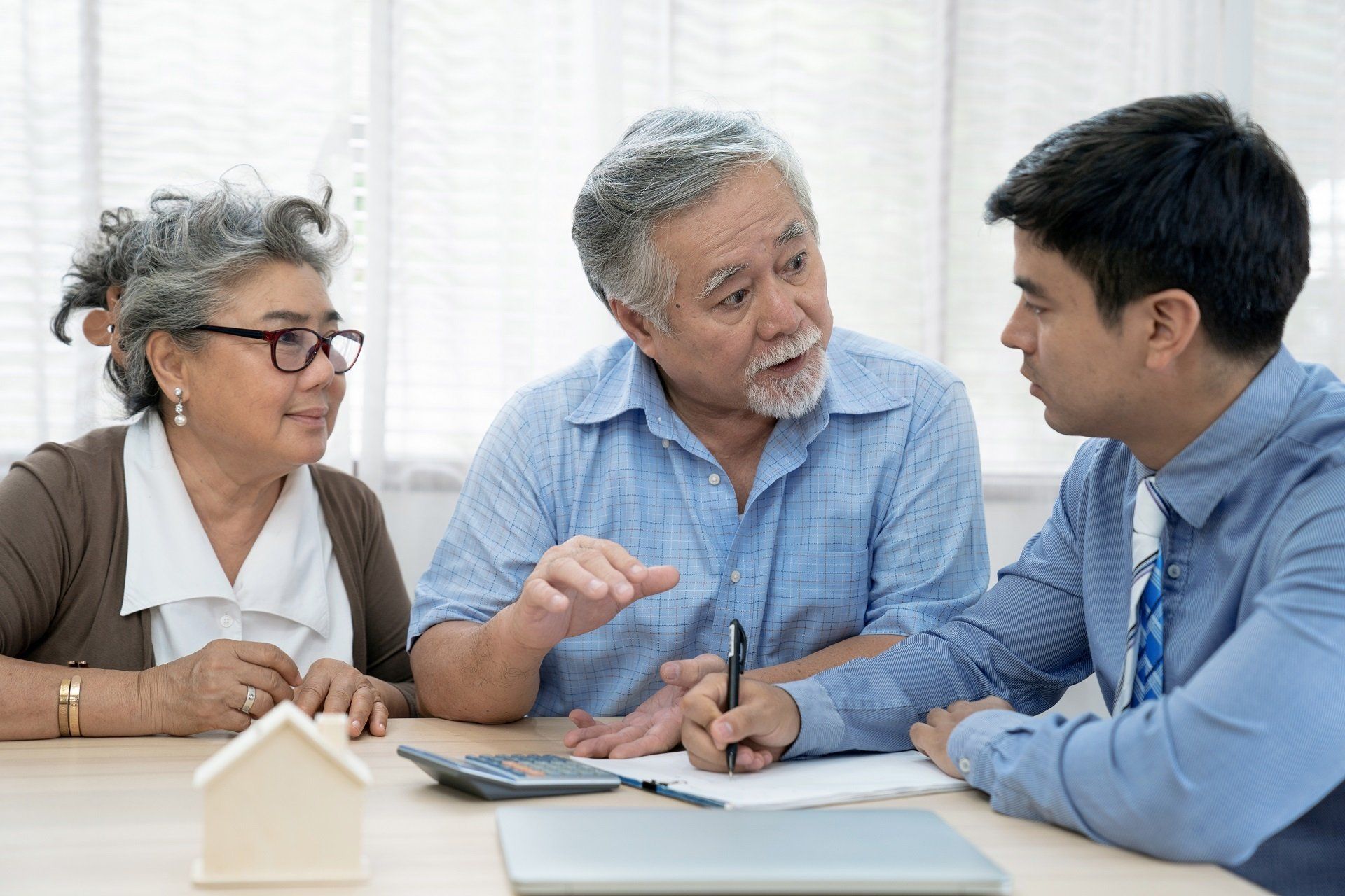 What is Successprt trustee in estate planning?
