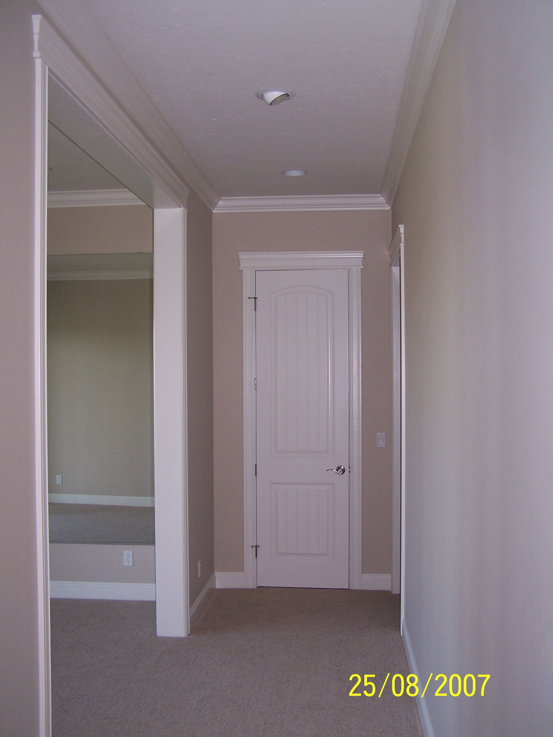 A photo of a hallway taken on 25/08/2007