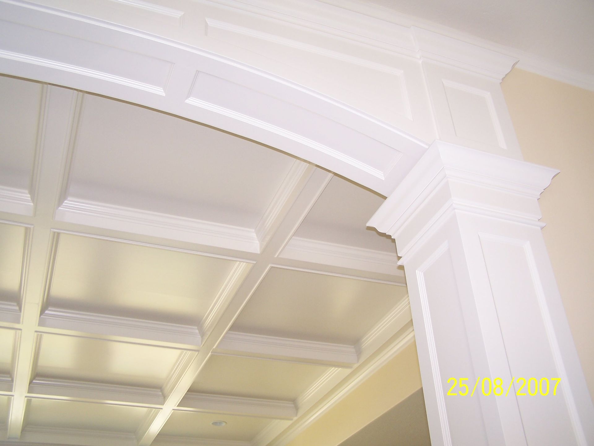 A picture of a ceiling with the date 25/06/2007