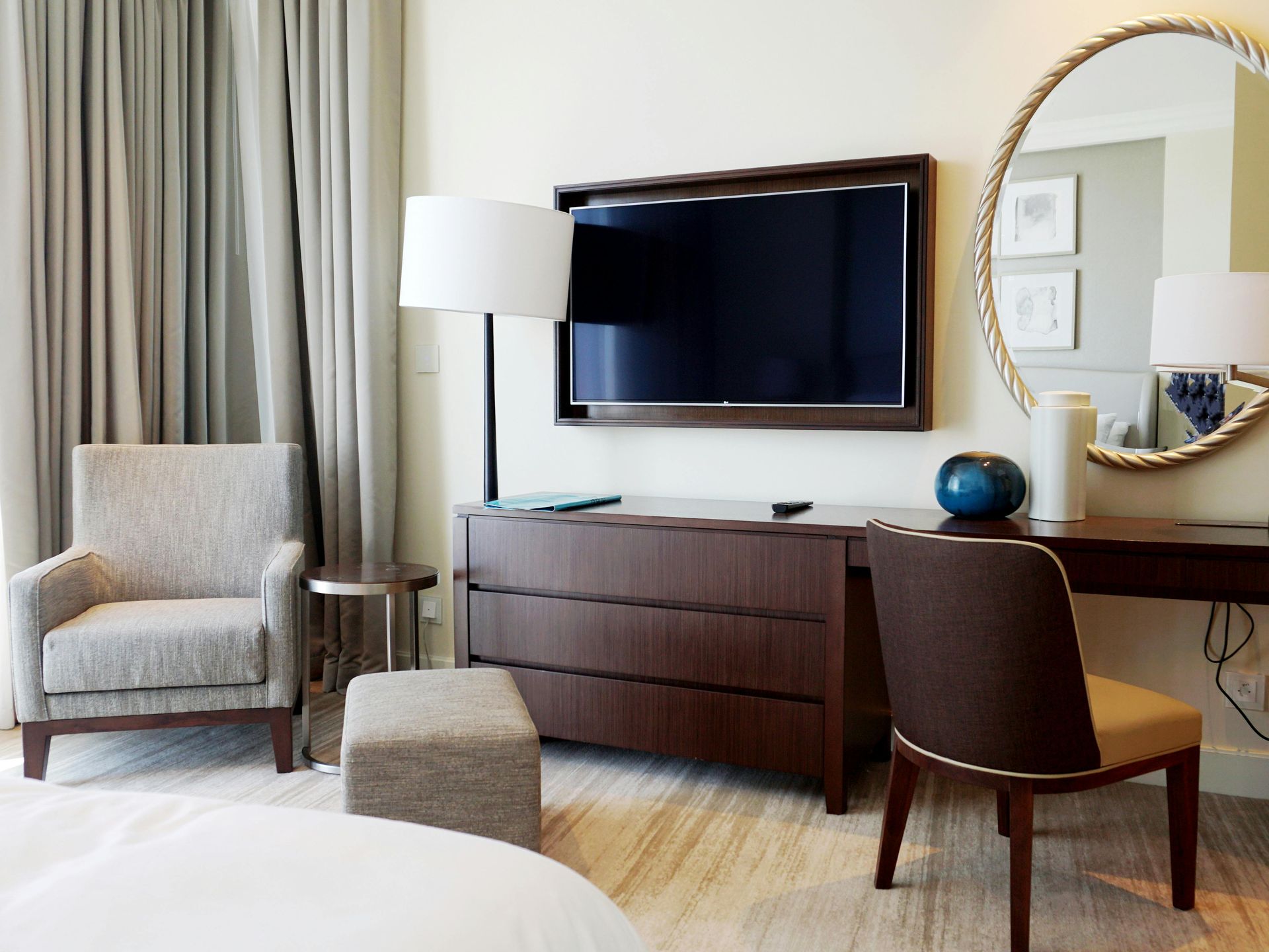 picture of hotel room
