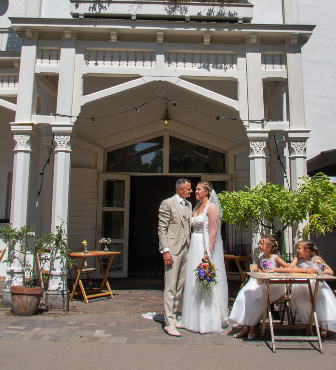 Bruiloftreportage, trouwen, trouwreportage, fotograaf gezocht zuid Holland, trouwfotograaf, bruiloftsfotograaf. Rotterdam, Utrecht, Hoogvliet, Spijkenisse, Hellevoetsluis, Brielle, Capelle aan den IJssel, Krimpen aan den IJssel, Ommoord, Delft, Den Haag, Ridderkerk, Barendrecht, Rhoon