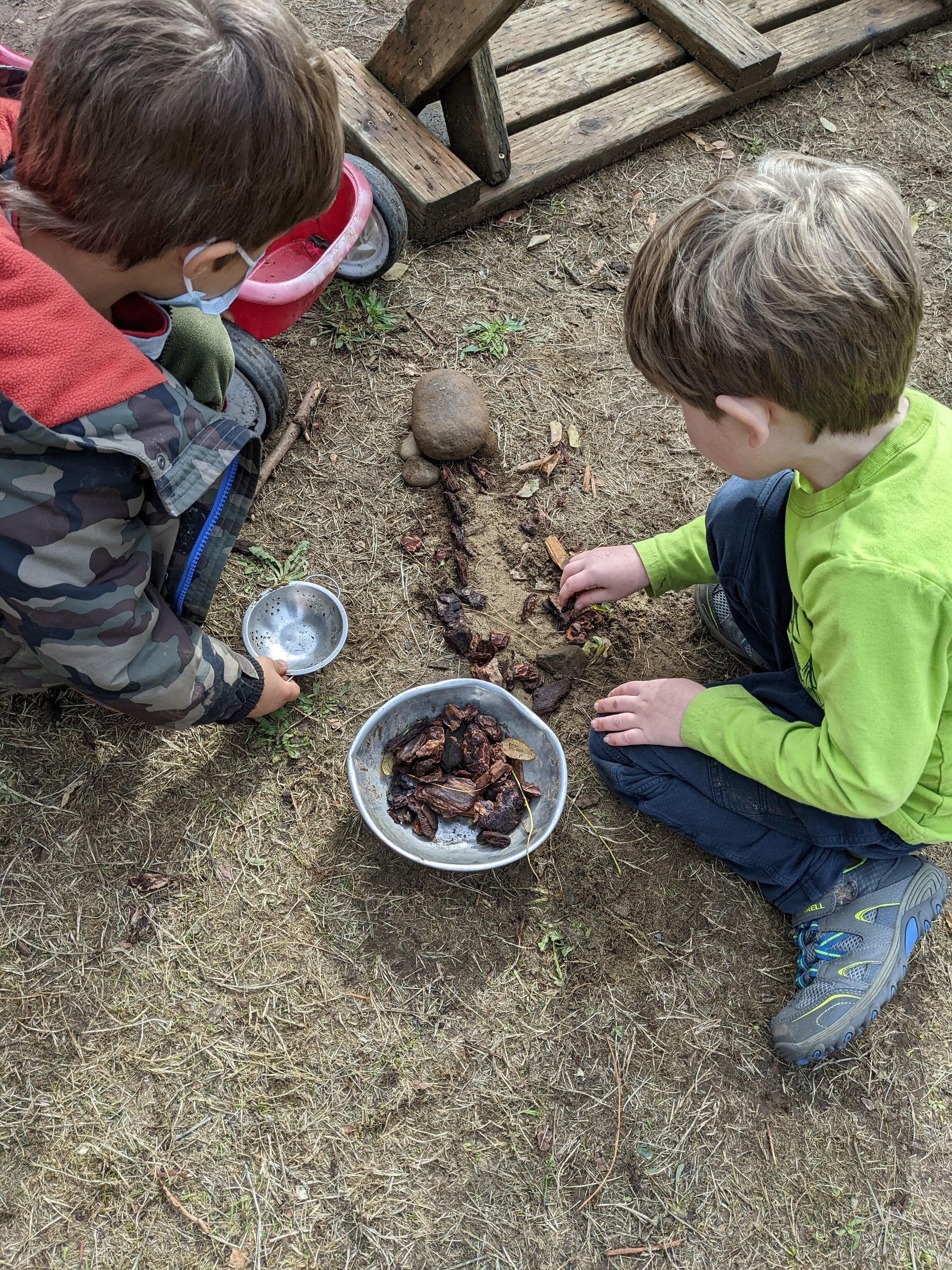 montessori children outside activity exploration