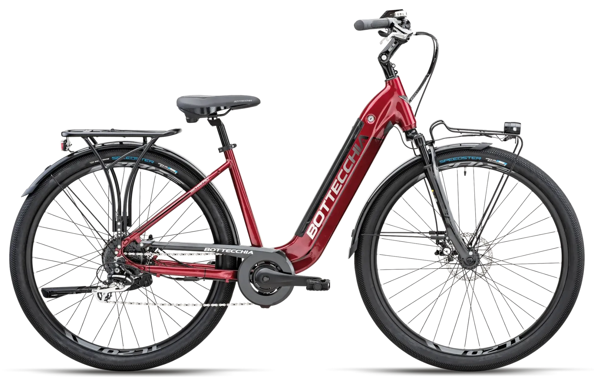 Una bicicletta elettrica rossa è appoggiata su una superficie bianca.