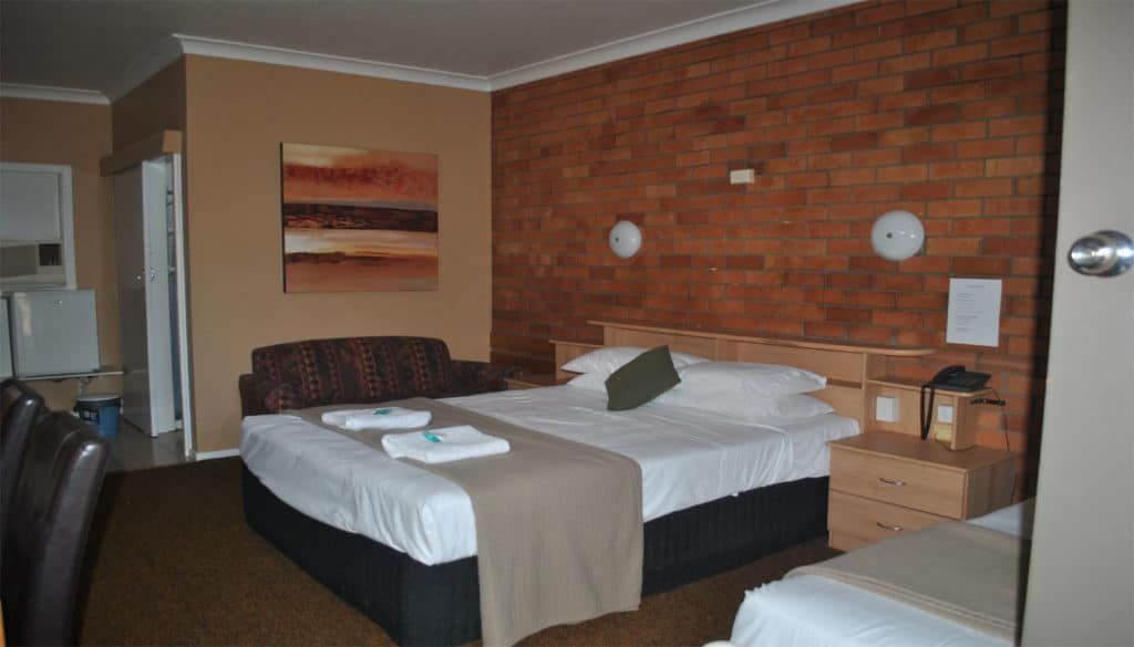 Motel Room with Queen Bed - — Hilldrop Motor Inn In Waterview Heights, NSW