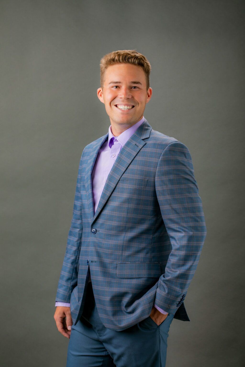 business headshot male — professional studio headshot example with neutral background and confident expression