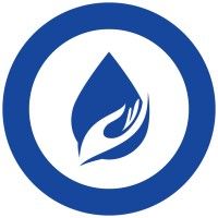 Blauw rond logo met een wit midden en daarin een gestileerd blauw blad- of vlammotief