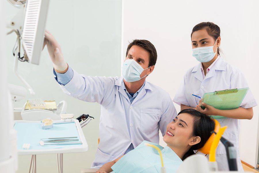 Dentist pointing at the monitor — Buffalo Grove, IL — Rosen Orthodontics Dentist pointing at the monitor — Buffalo Grove, IL — Rosen Orthodontics