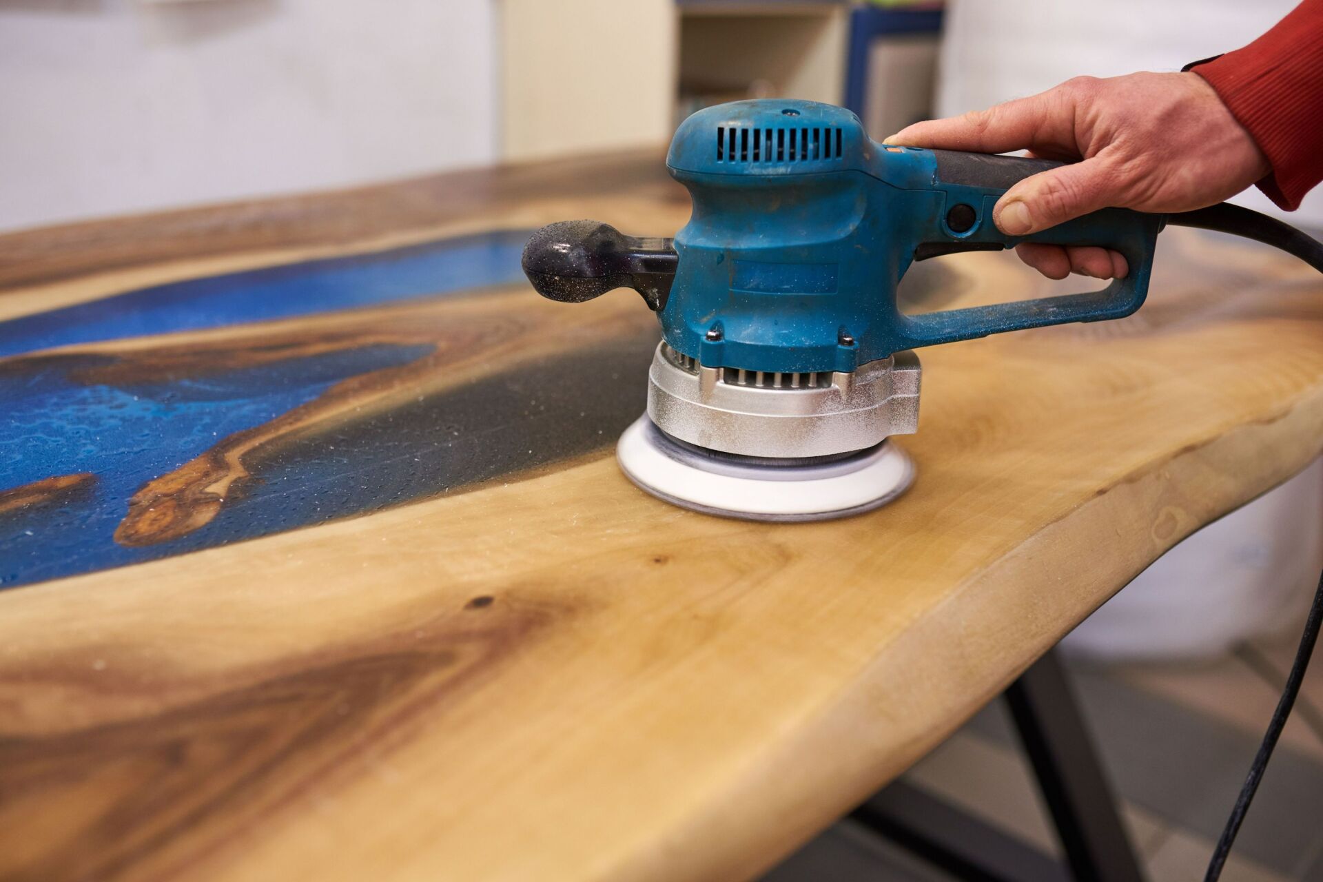 The Various Advantages Of Epoxy Resin Tables