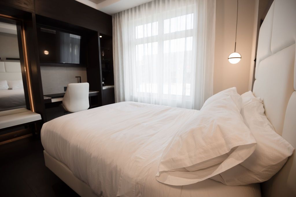 The Reid Hotel Luxury Room Features Canada