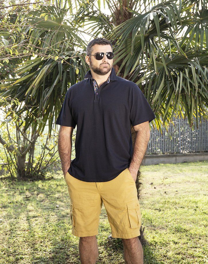 Outfit shorts gialli e polo