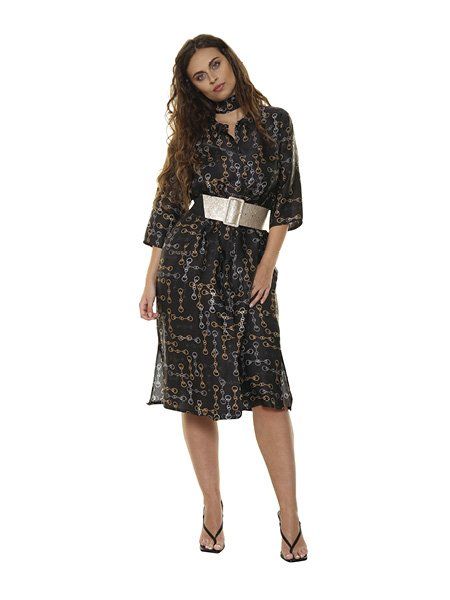 Vestito con cintura alla vita