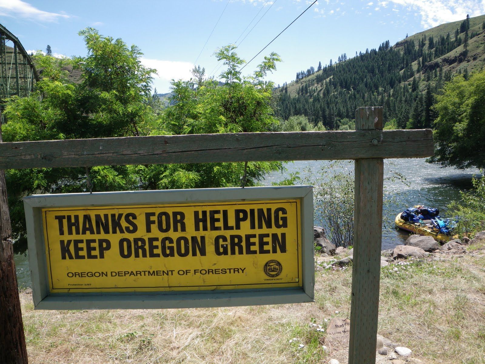 A sign that says thanks for helping keep oregon green