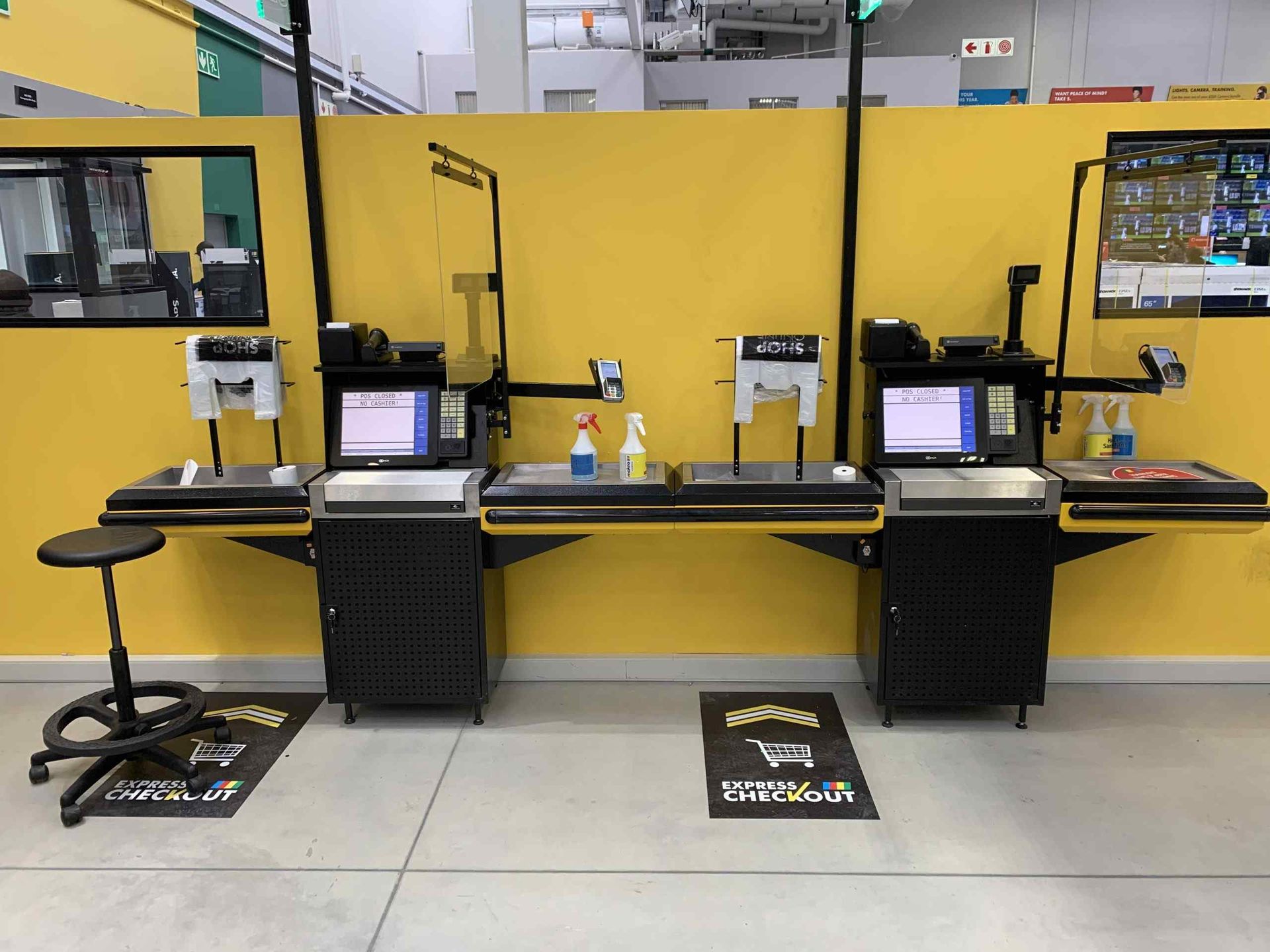 Checkout Counters 3 - StoreQuip