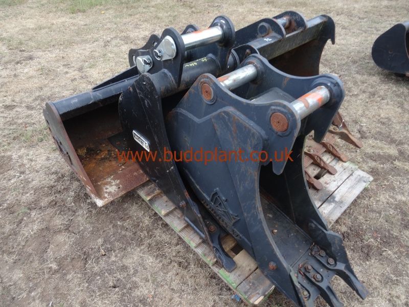 KUBOTA 8T BUCKETS SET