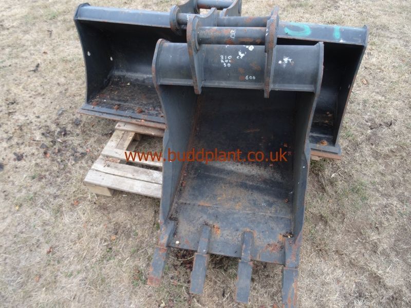 HITACHI BUCKETS