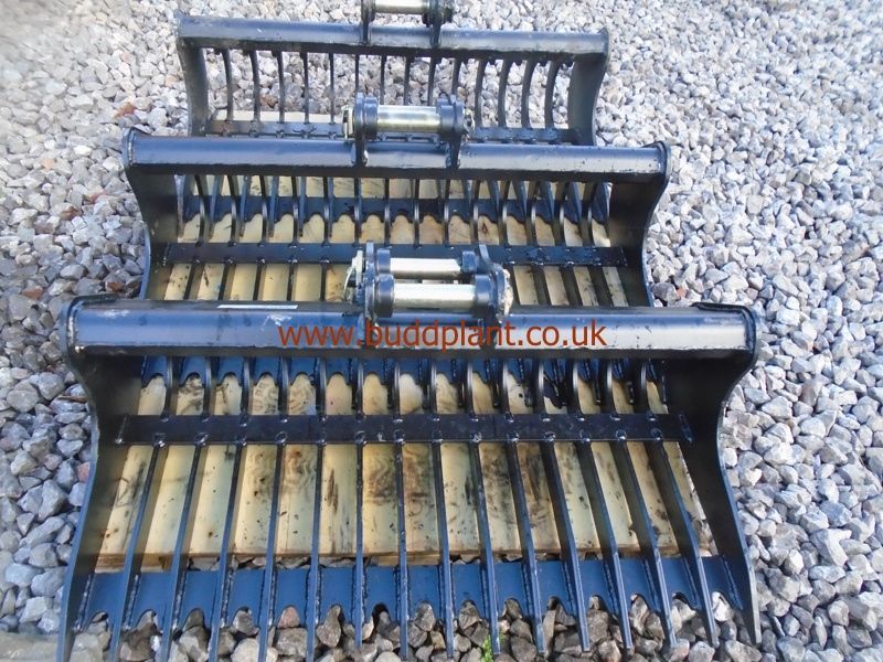 RAKE/RIDDLE COMBINATION BUCKET