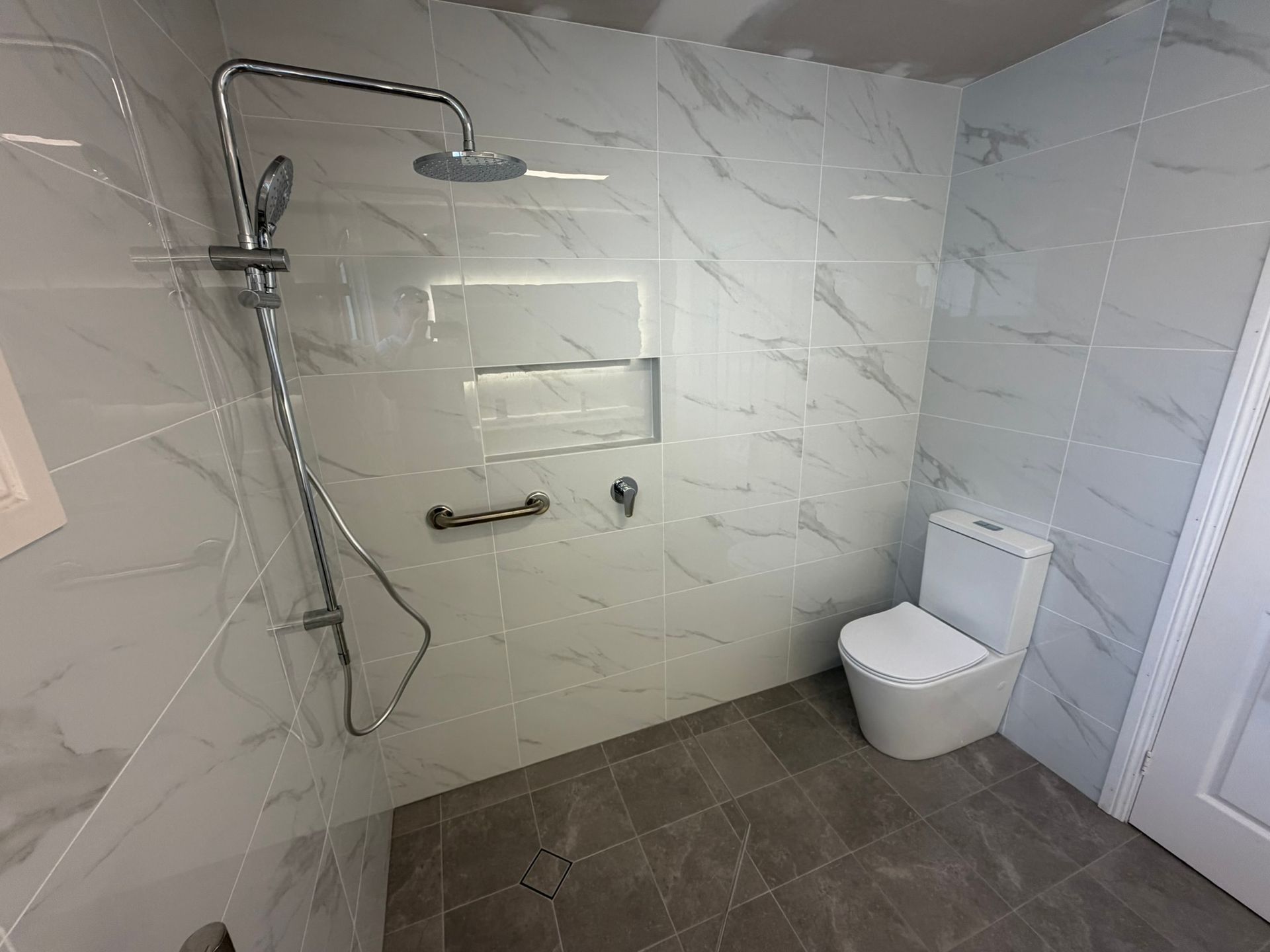 Pine Needles Erina bathroom completed floor and wall tiling