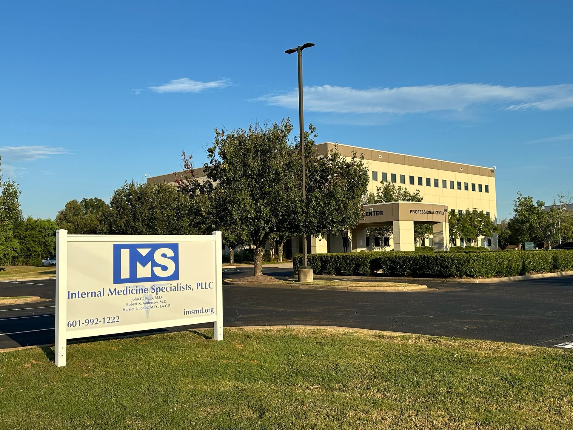 Hospital Parking Lot — Flowood, MS — Internal Medicine Specialists