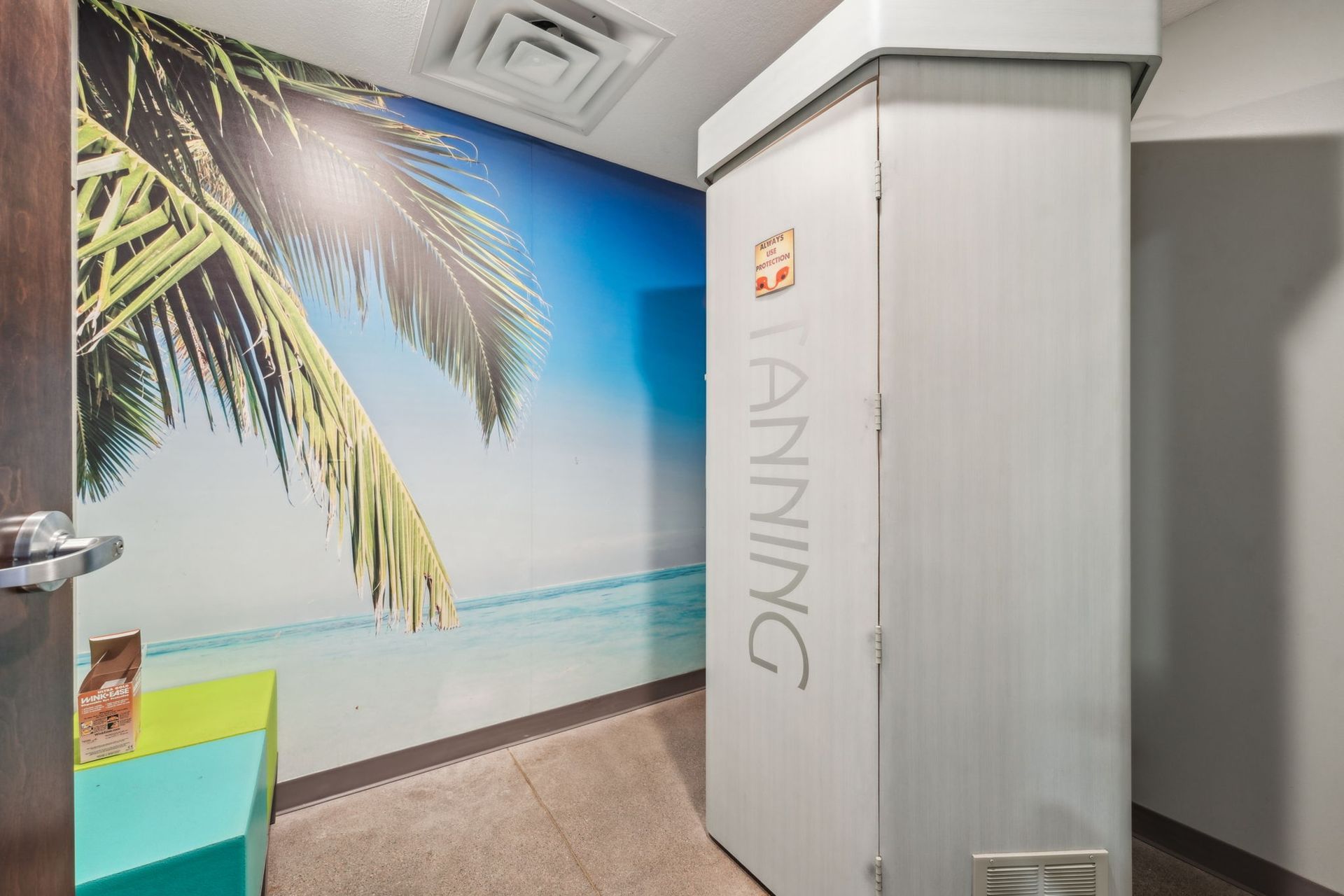 Tanning bed at Minneapolis apartment building included in rent