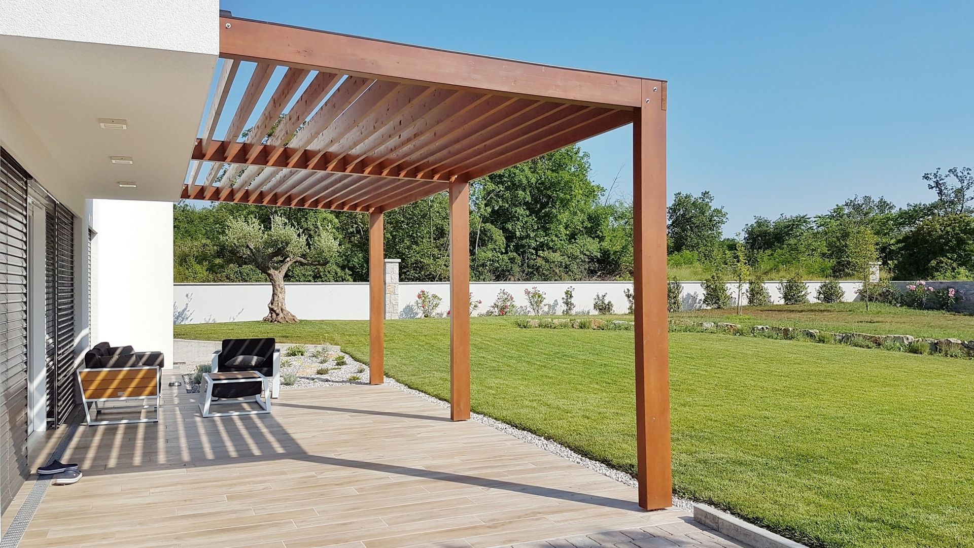 There is a pergola in the backyard of a house in Monroe, WA.