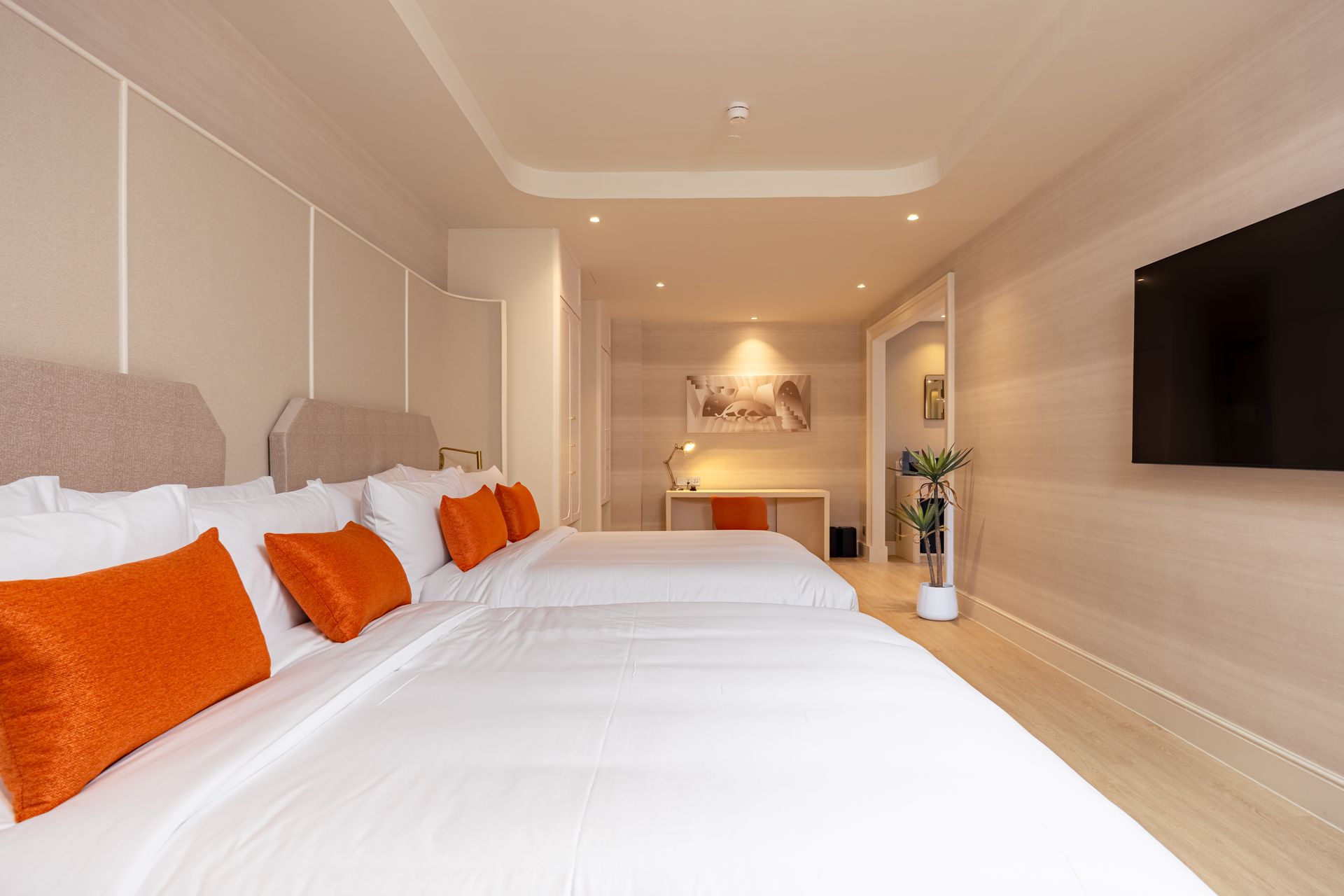 Aiden Surawong - Executive Suite