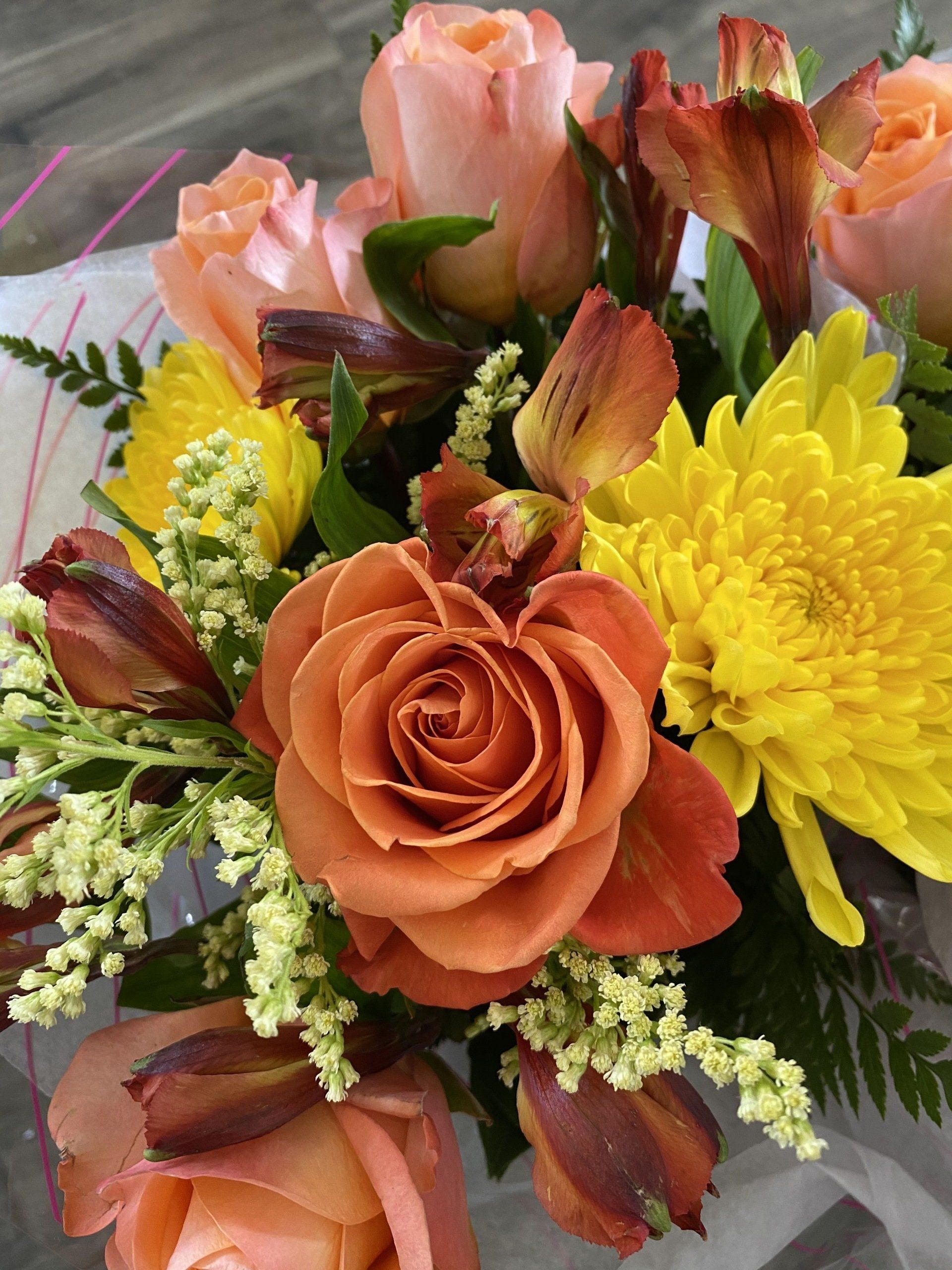 Medium tropical arrangement