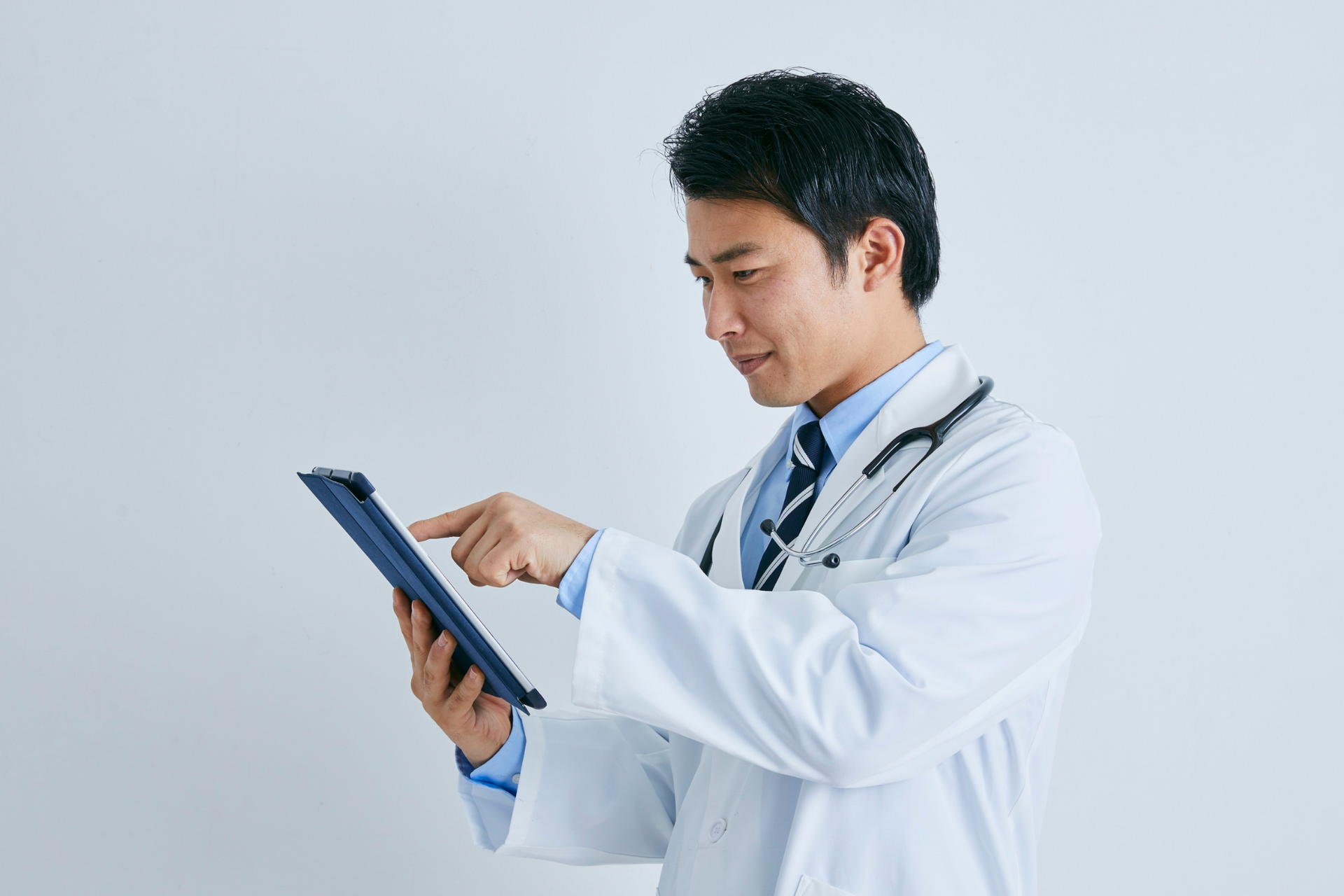 A doctor analyzes patient data as part of their Independent Diagnostic Testing Facility billing process. 
