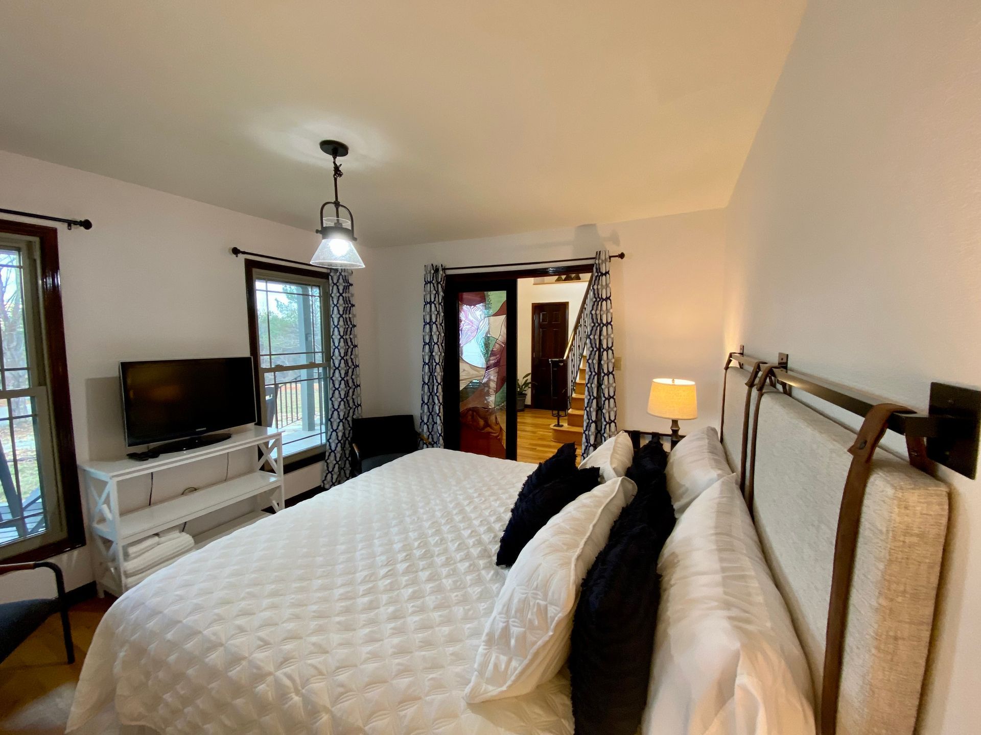 Guest bedroom in Hilltop House at Serenity Ridge