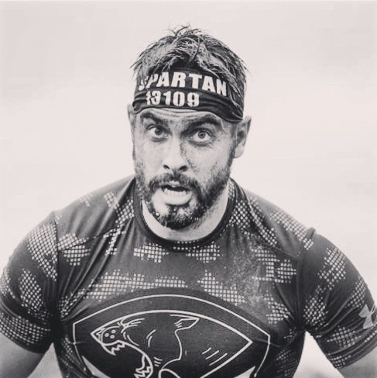 A man wearing a headband that says spartan 19106