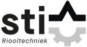 STI Rioltechniek-logo in zwart en grijs met een tandwiel- en dakvorm.