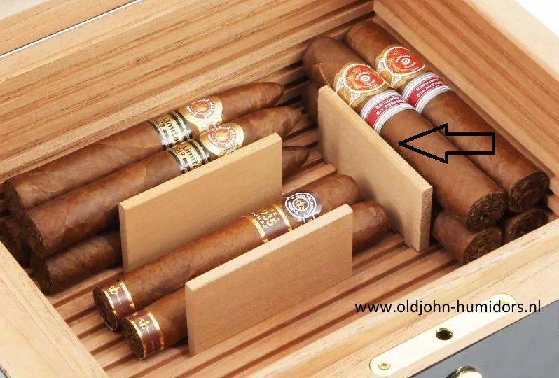 DIV1672 Adorini Verticale Humidors Divider Voor M voor Adorii Deluxe series medium humidors. verkoop via oldjohn-humidors.nl