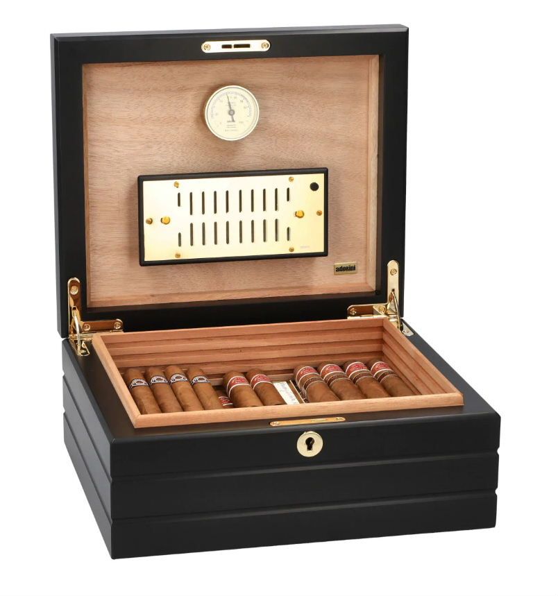 H153 Humidor Adorini Firenze DeLuxe  zwart, meerdere laklagen verkoop via Old John Humidors